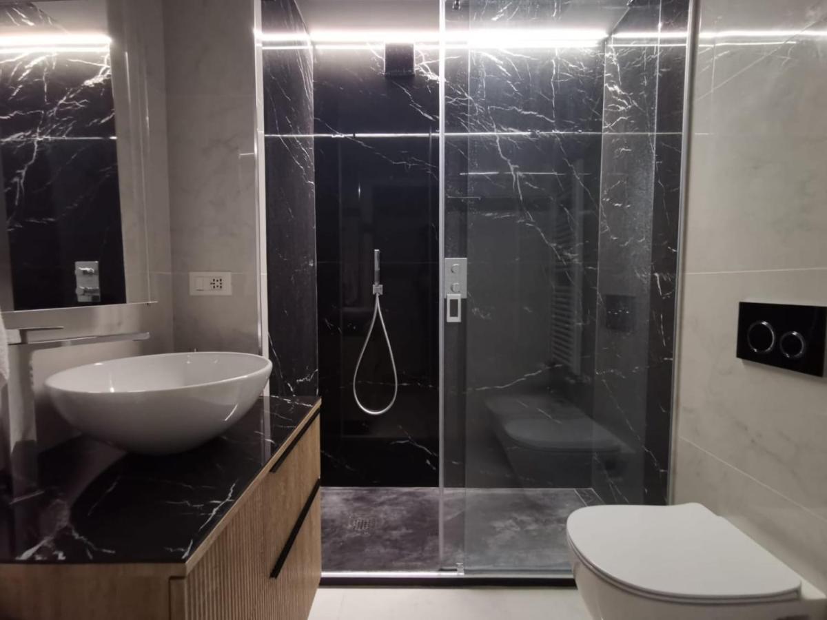 Jacuzzi Luxury Apartment In The Town Centre Turin Exterior photo