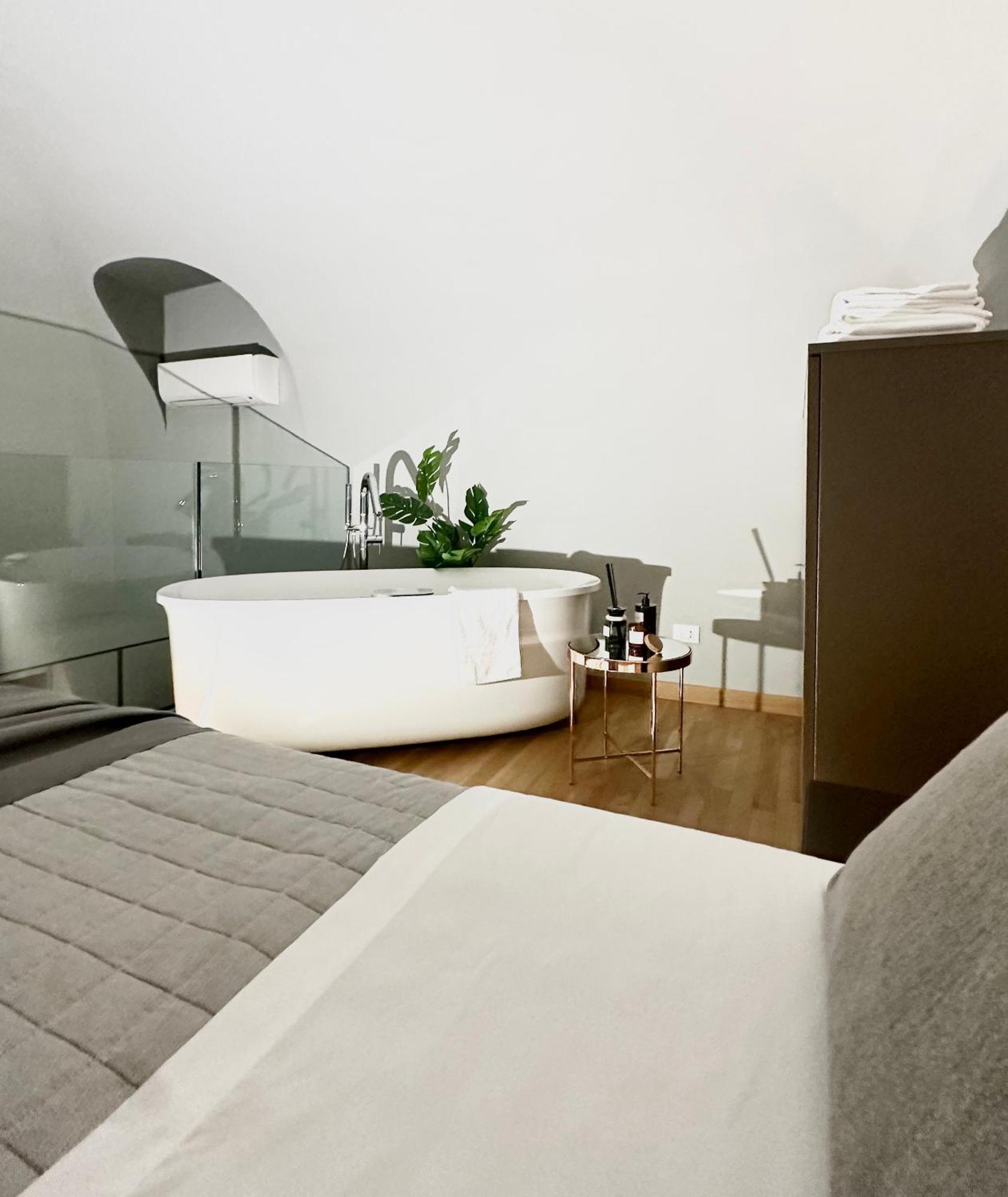 Jacuzzi Luxury Apartment In The Town Centre Turin Exterior photo
